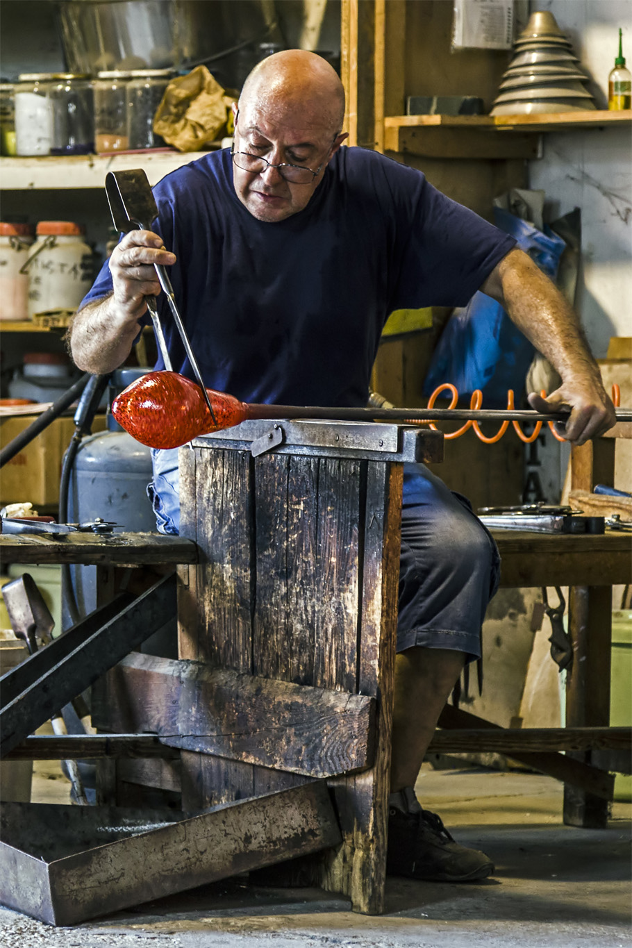 Murano,,Italy,-,August,,5,,2015:,Glass,Worker,In,Action